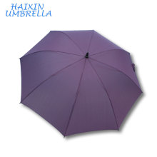 Le meilleur cadeau pour le partenaire commercial en gros 60 pouces arqué couleur pourpre à long arbre Golf Umbrella Fiberglass avec poignée en mousse